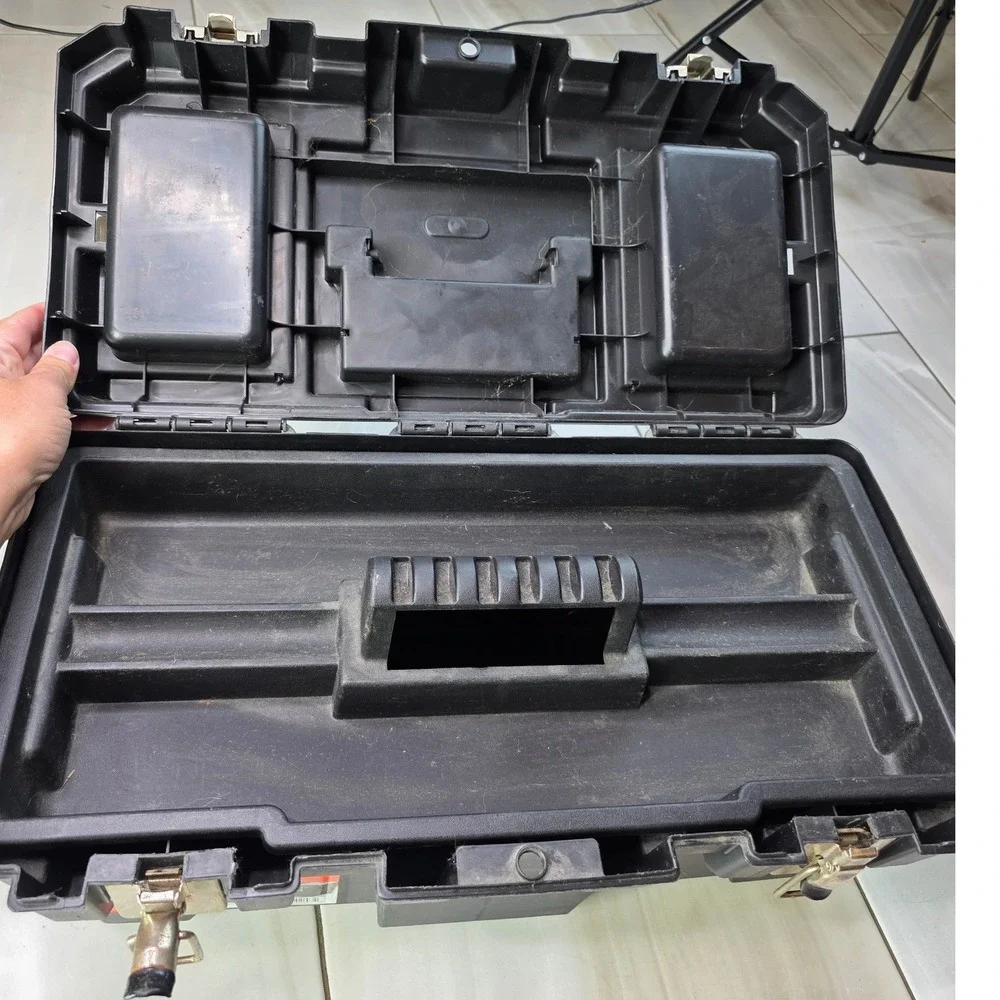 Black & Decker 19 Inch All Purpose Toolbox Metal Latches Black Plastic 17185157
